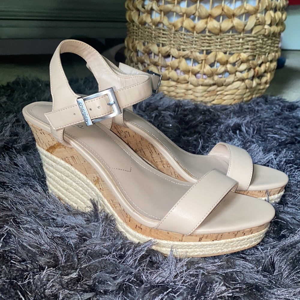 Nude Wedges 👠
